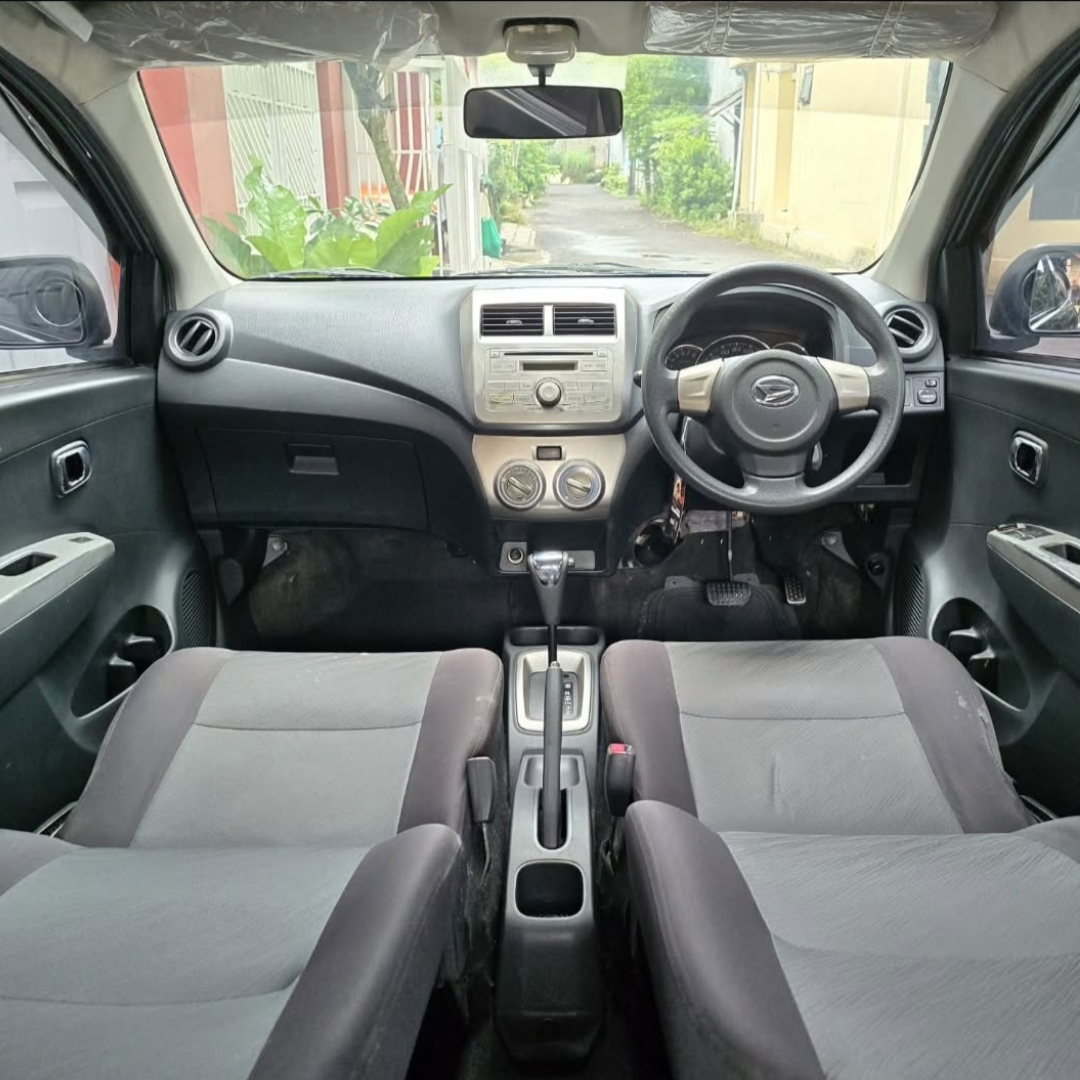 Daihatsu Ayla Hitam (Interior)