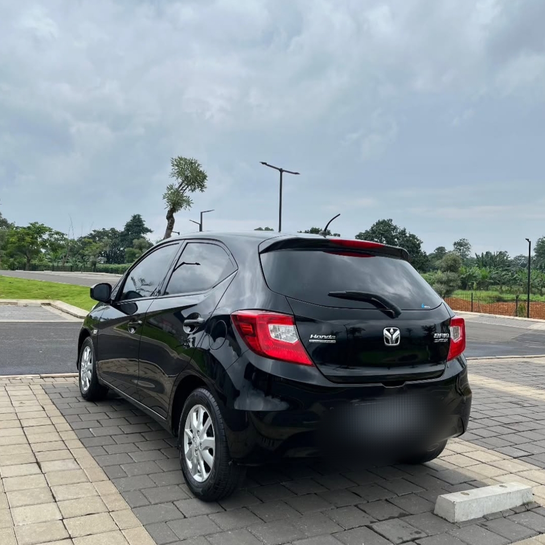 Honda Brio (Belakang)