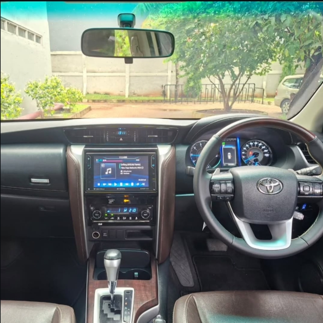 Fortuner Putih (Interior)