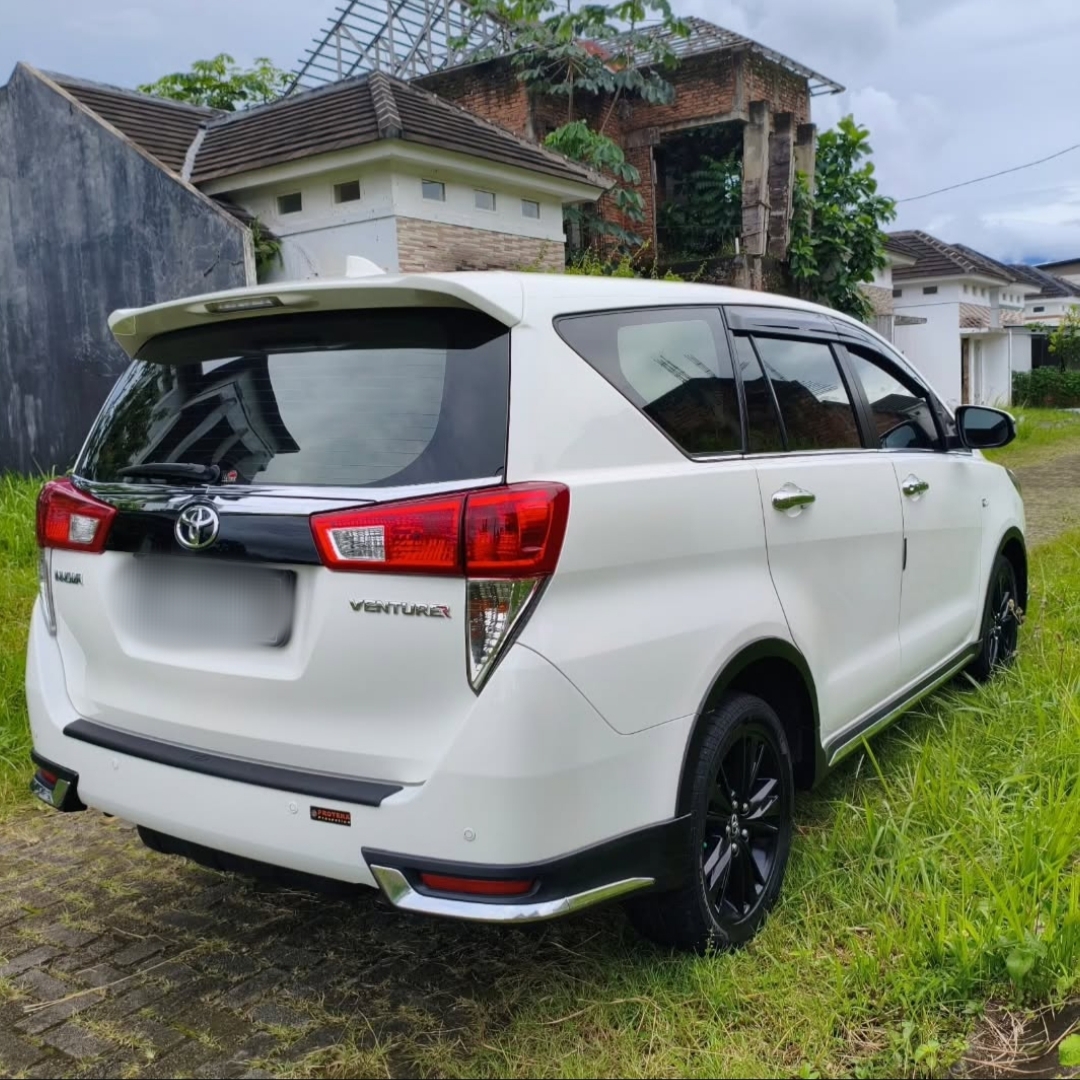 Innova Belakang